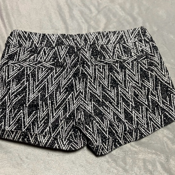 American Eagle Outfitters ~ Shorts ~ Size 6 ~ Women’s ~ Shorts ~ Black & White - Picture 8 of 16